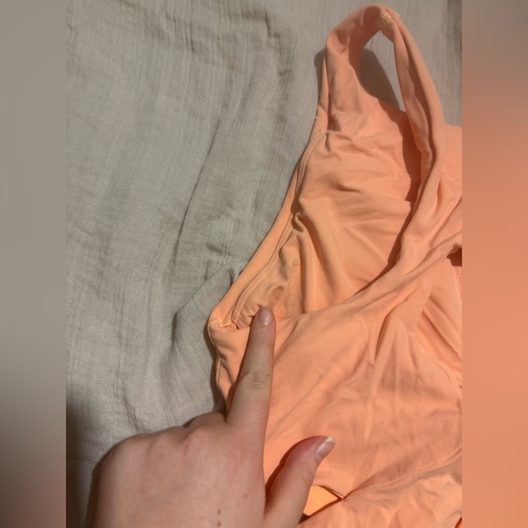 Athleta strap back cropped top - Picture 3 of 4